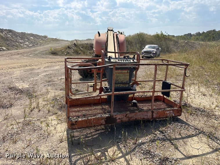 image for item FK2112 2005 JLG 600S boom lift