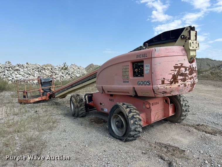 image for item FK2112 2005 JLG 600S boom lift