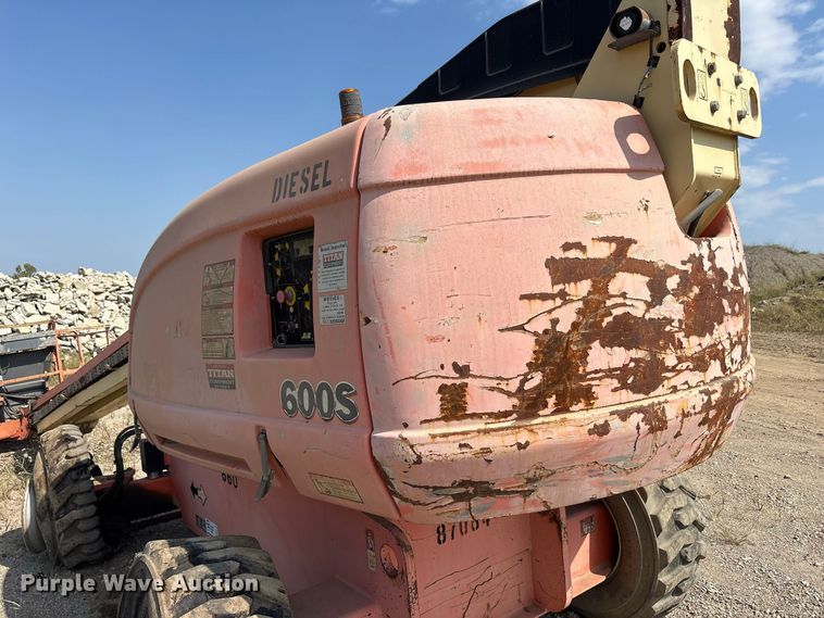 image for item FK2112 2005 JLG 600S boom lift