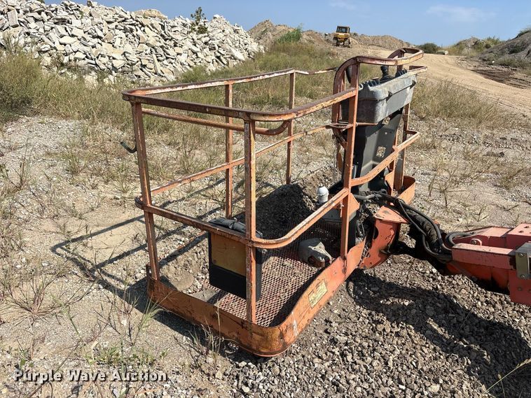 image for item FK2112 2005 JLG 600S boom lift