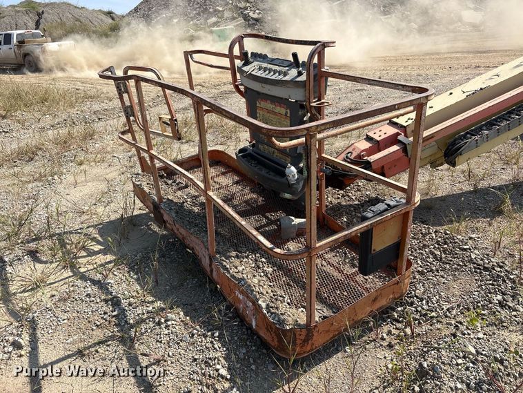 image for item FK2112 2005 JLG 600S boom lift