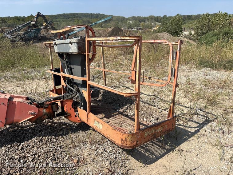 image for item FK2112 2005 JLG 600S boom lift