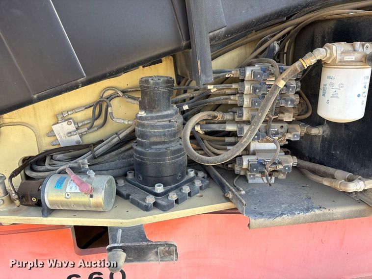 image for item FK2112 2005 JLG 600S boom lift