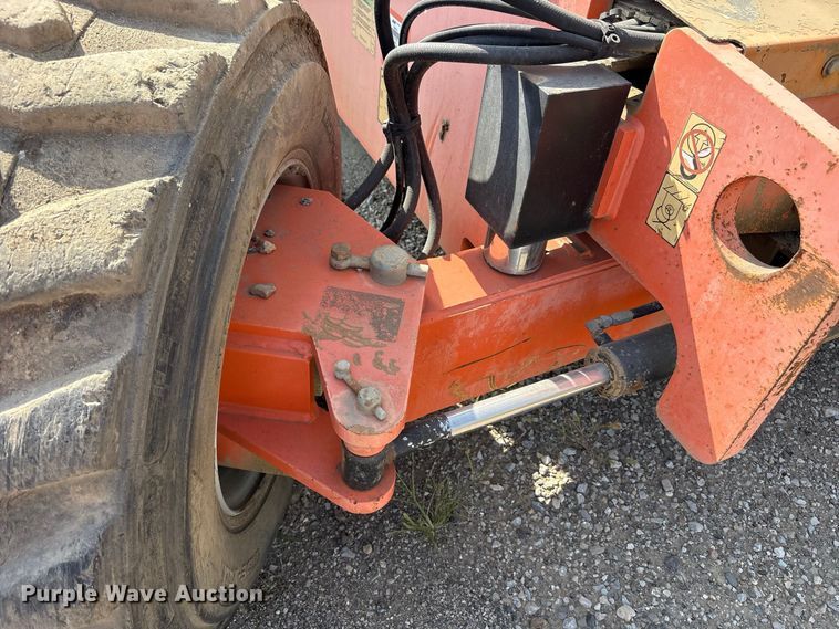 image for item FK2112 2005 JLG 600S boom lift
