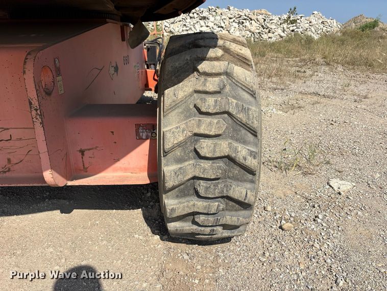 image for item FK2112 2005 JLG 600S boom lift