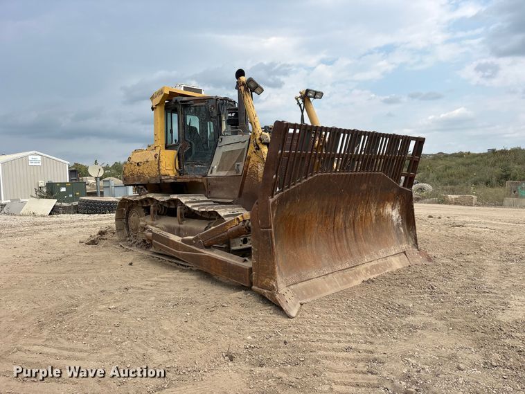 image for item FK2113 2004 Komatsu D85EX-15 dozer