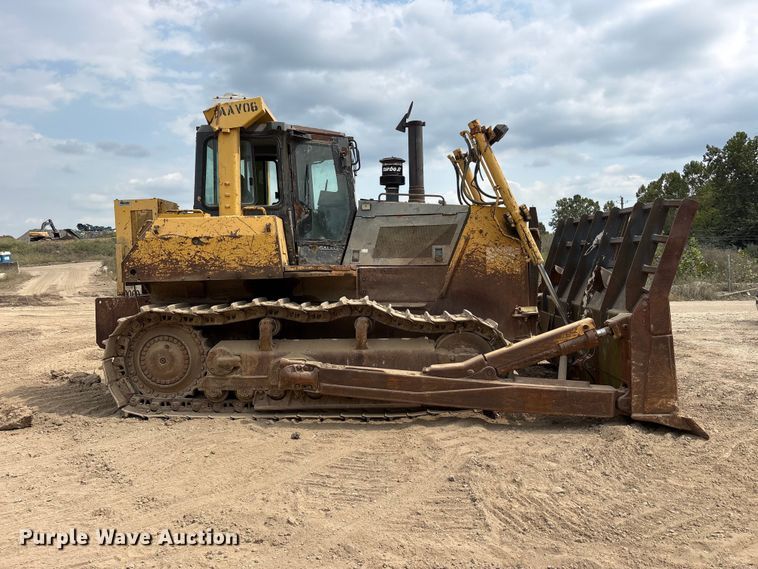 image for item FK2113 2004 Komatsu D85EX-15 dozer