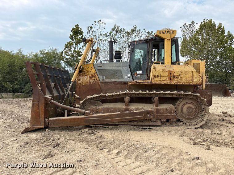 image for item FK2113 2004 Komatsu D85EX-15 dozer