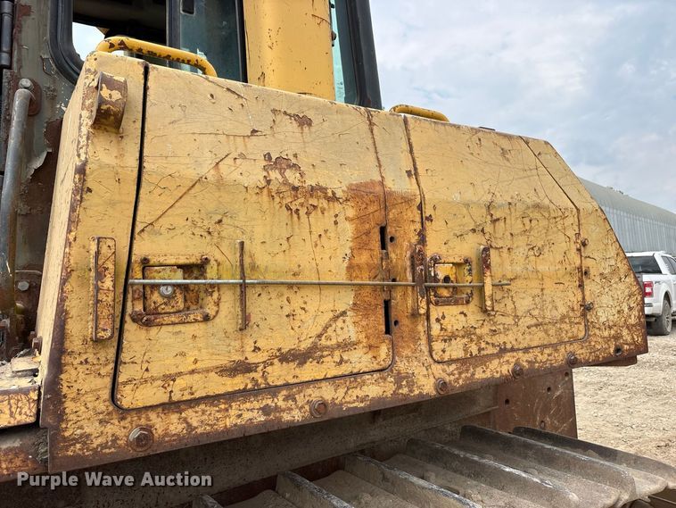 image for item FK2113 2004 Komatsu D85EX-15 dozer
