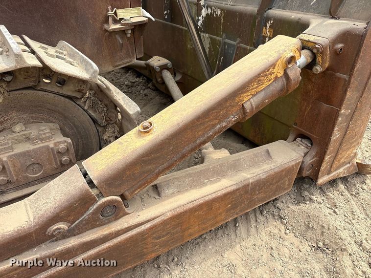 image for item FK2113 2004 Komatsu D85EX-15 dozer