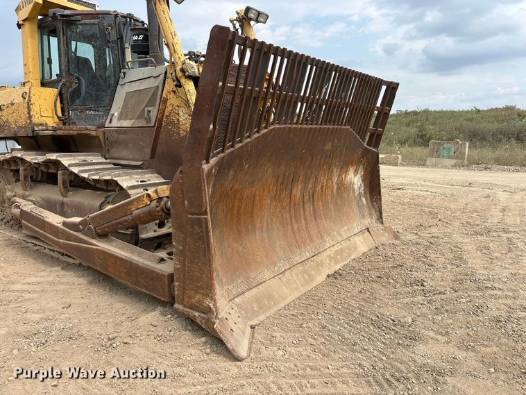 image for item FK2113 2004 Komatsu D85EX-15 dozer