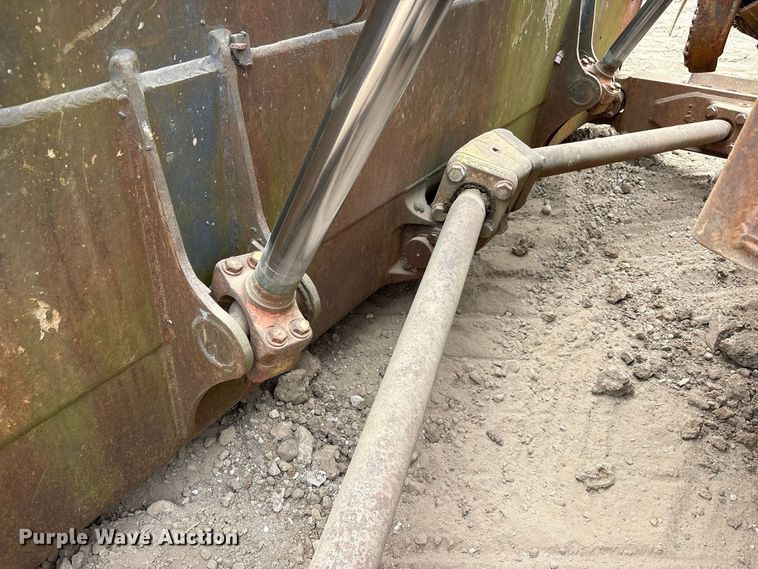image for item FK2113 2004 Komatsu D85EX-15 dozer