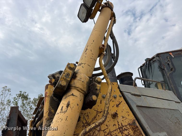 image for item FK2113 2004 Komatsu D85EX-15 dozer