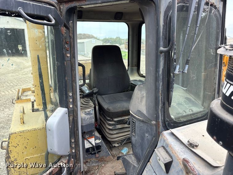 image for item FK2113 2004 Komatsu D85EX-15 dozer