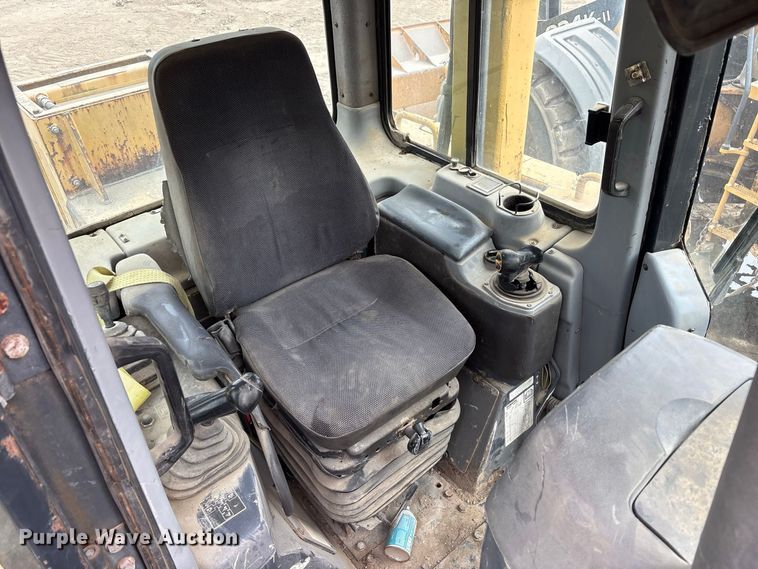 image for item FK2113 2004 Komatsu D85EX-15 dozer