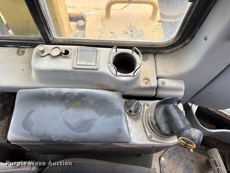 image for item FK2113 2004 Komatsu D85EX-15 dozer