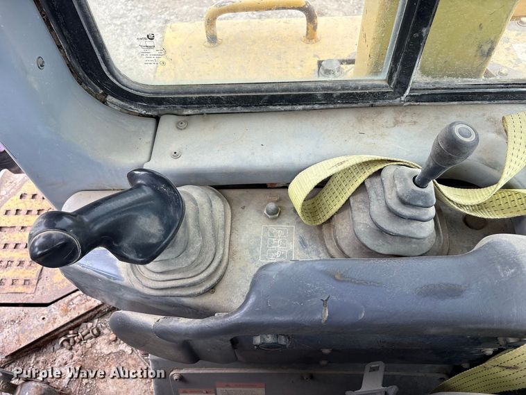 image for item FK2113 2004 Komatsu D85EX-15 dozer
