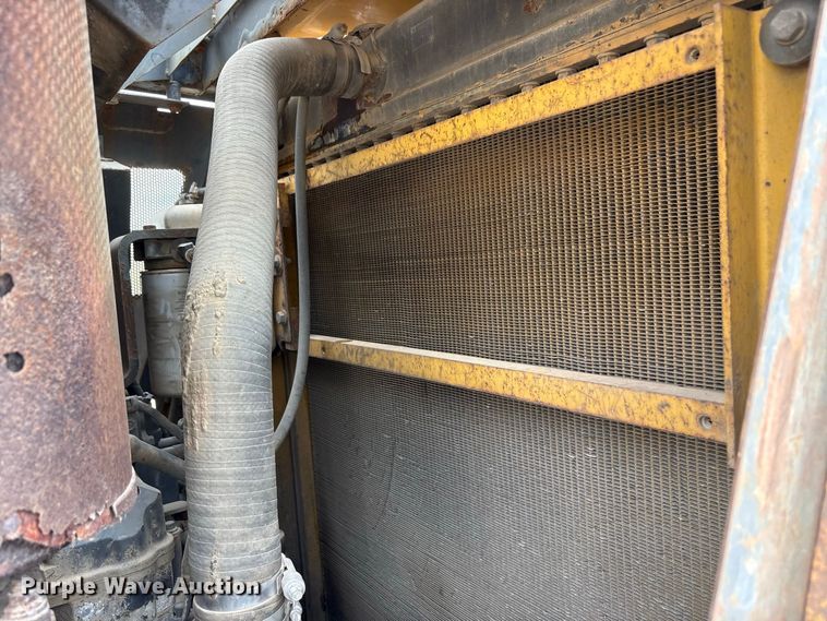 image for item FK2113 2004 Komatsu D85EX-15 dozer