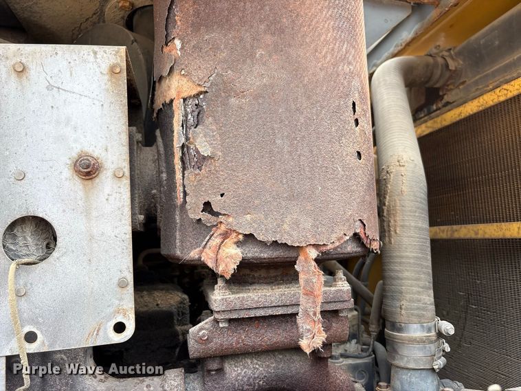 image for item FK2113 2004 Komatsu D85EX-15 dozer