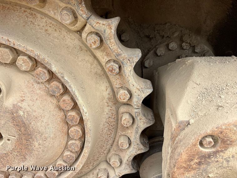 image for item FK2113 2004 Komatsu D85EX-15 dozer