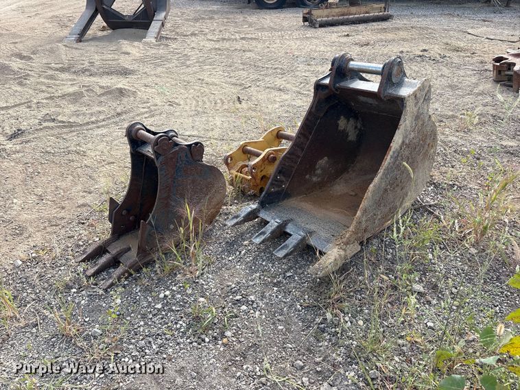 image for item FK2117 (3) Excavator attachments