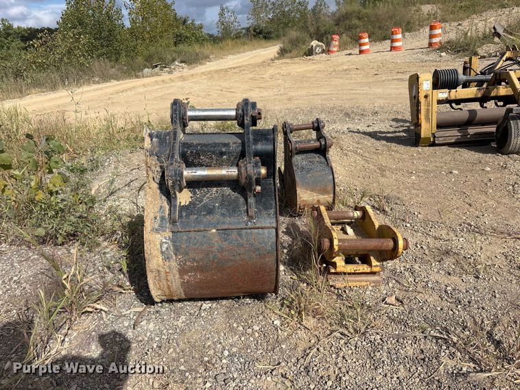 image for item FK2117 (3) Excavator attachments