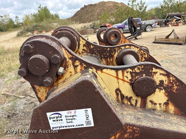 image for item FK2119 (2) Excavator buckets