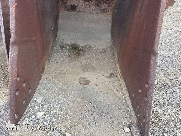 image for item FK2119 (2) Excavator buckets