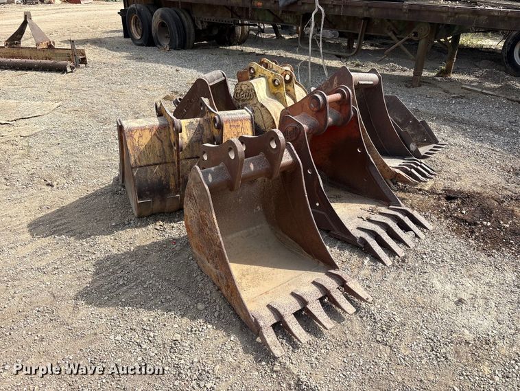image for item FK2121 (8) Excavator buckets