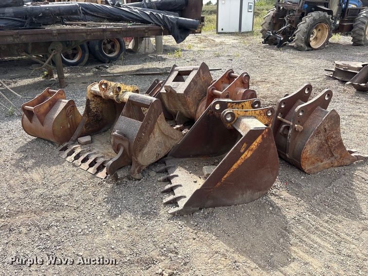 image for item FK2121 (8) Excavator buckets