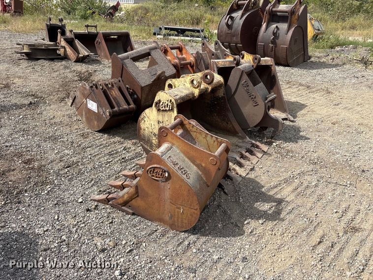 image for item FK2121 (8) Excavator buckets
