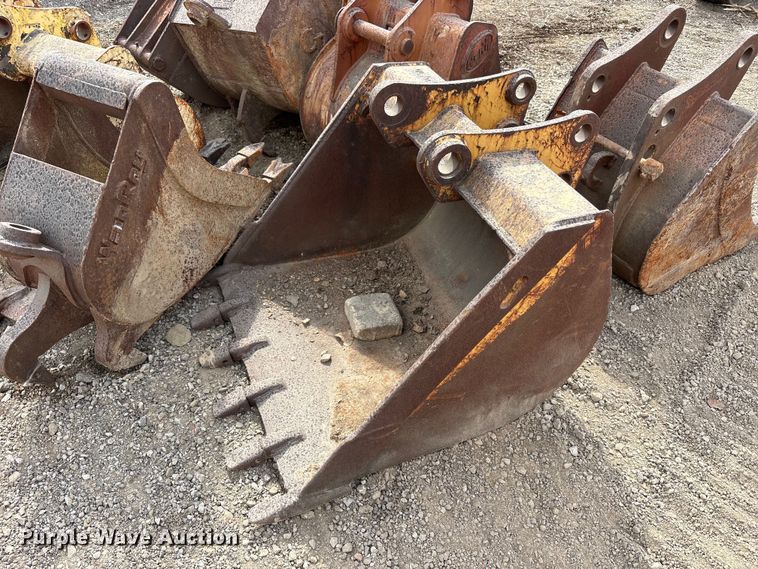 image for item FK2121 (8) Excavator buckets