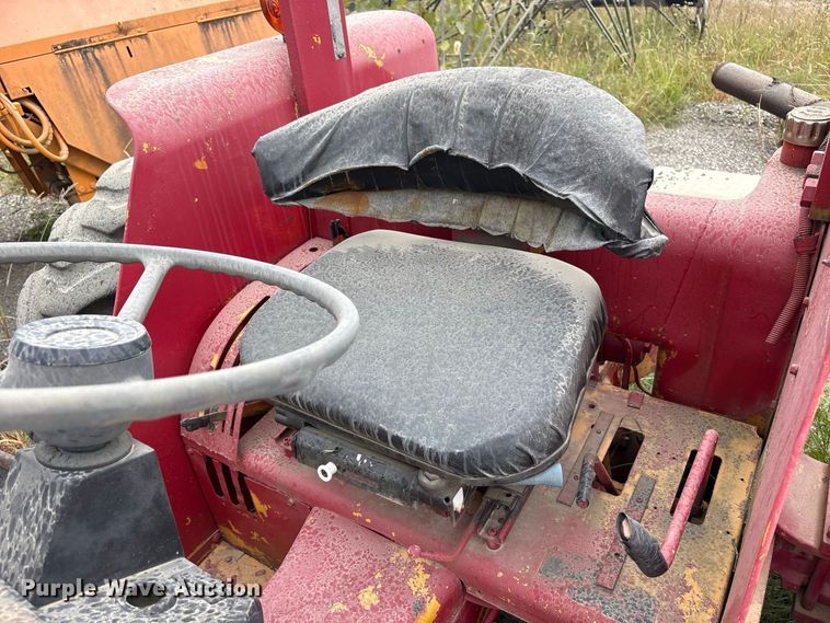 image for item FK2124 1988 Case IH 585 tractor