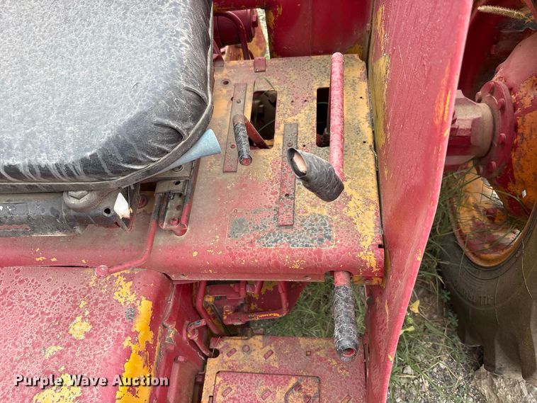 image for item FK2124 1988 Case IH 585 tractor