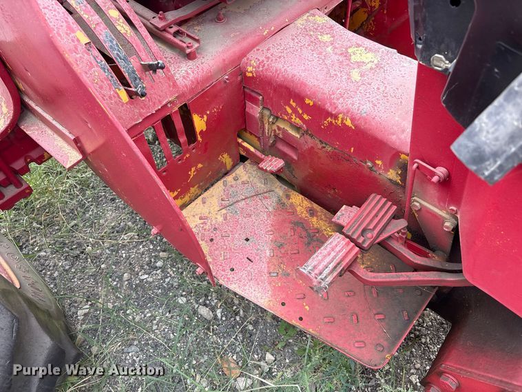 image for item FK2124 1988 Case IH 585 tractor