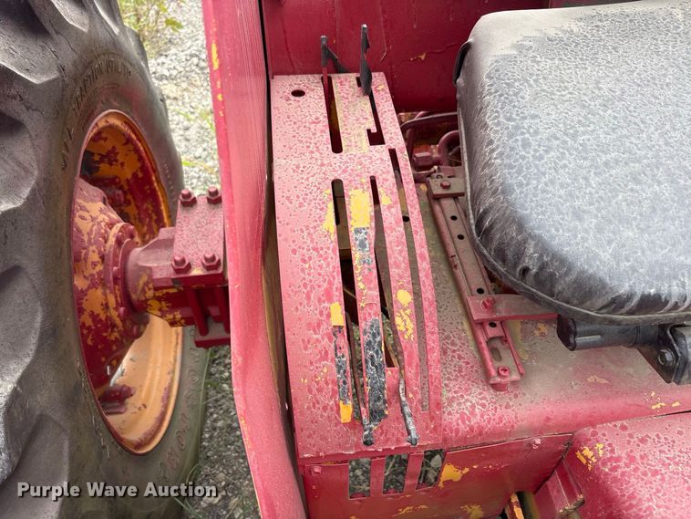 image for item FK2124 1988 Case IH 585 tractor