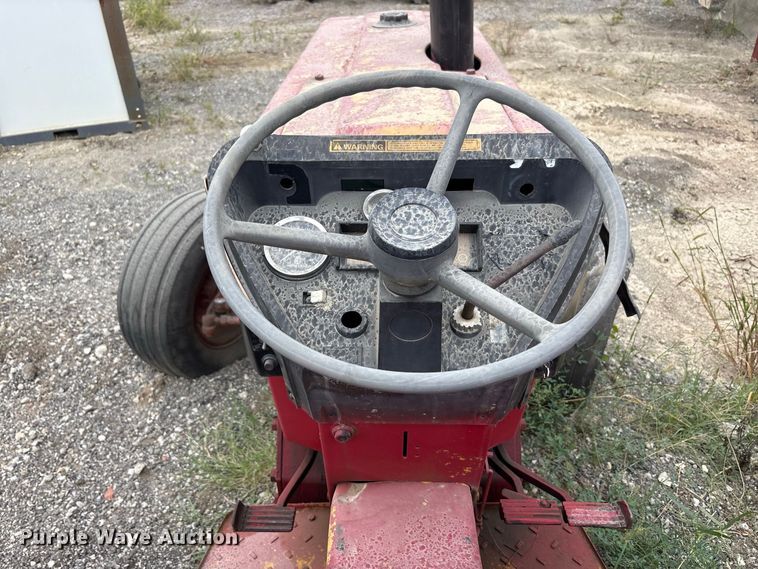 image for item FK2124 1988 Case IH 585 tractor