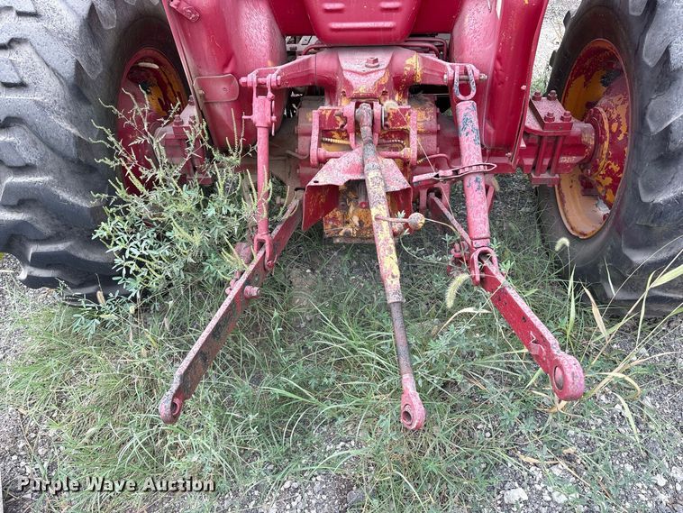 image for item FK2124 1988 Case IH 585 tractor