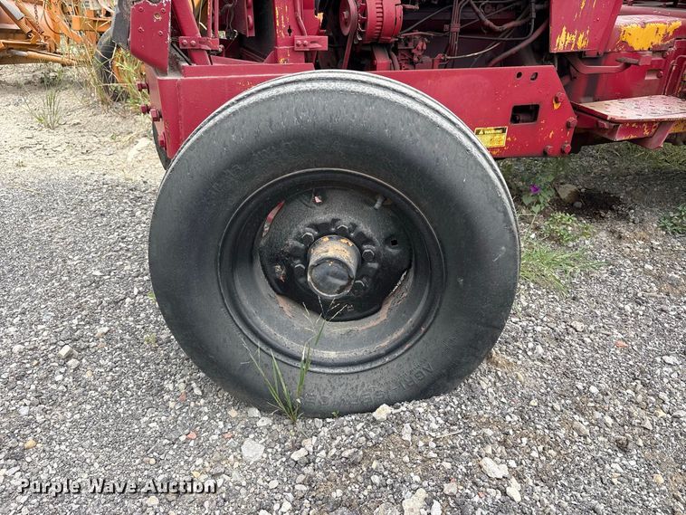 image for item FK2124 1988 Case IH 585 tractor