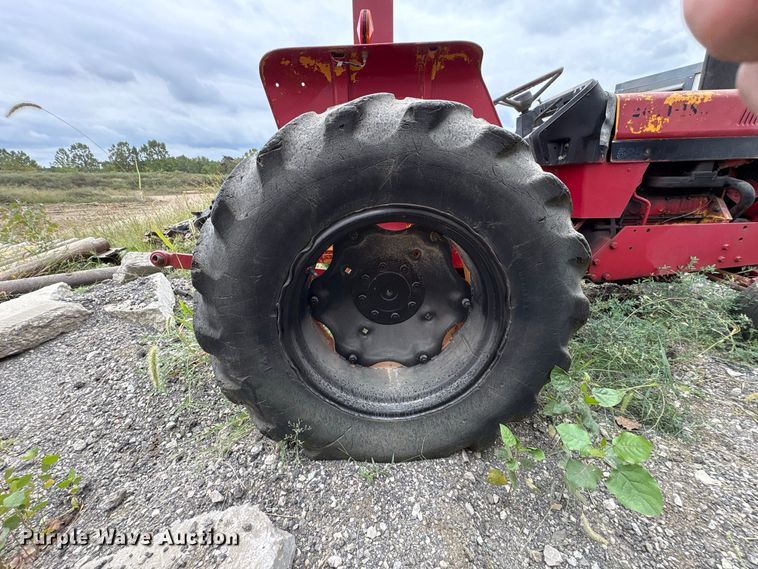 image for item FK2124 1988 Case IH 585 tractor