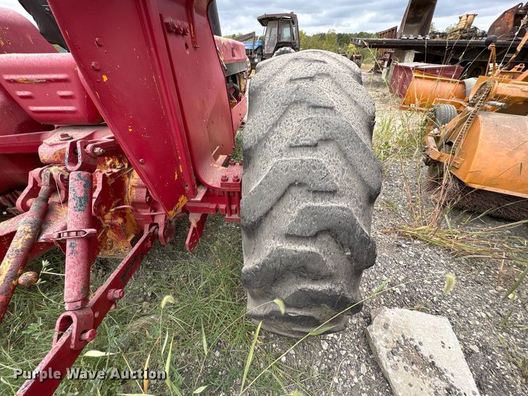 image for item FK2124 1988 Case IH 585 tractor