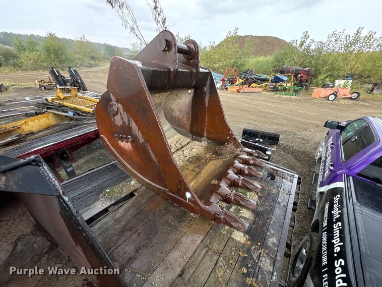 image for item FK2128 Esco excavator bucket