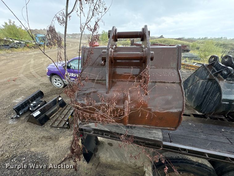image for item FK2128 Esco excavator bucket