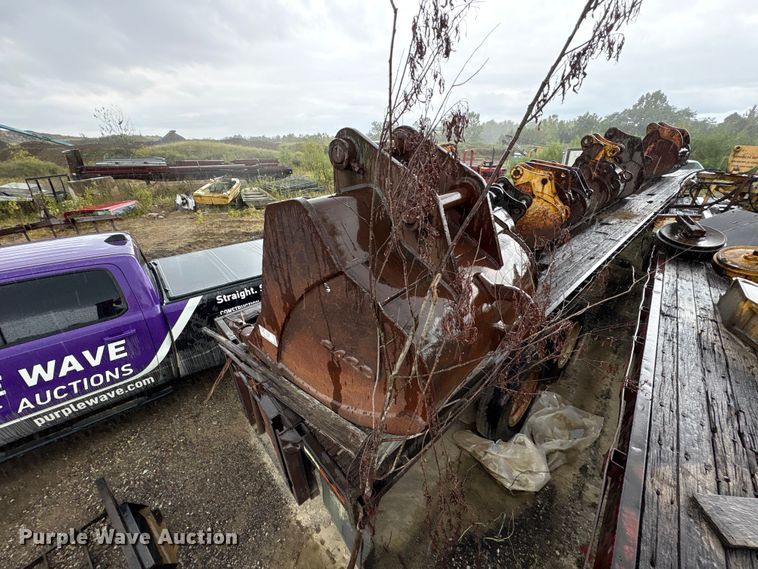 image for item FK2128 Esco excavator bucket