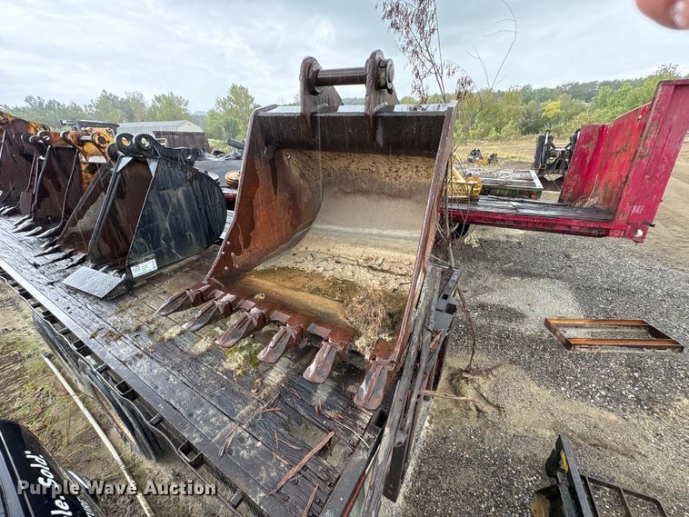 image for item FK2128 Esco excavator bucket