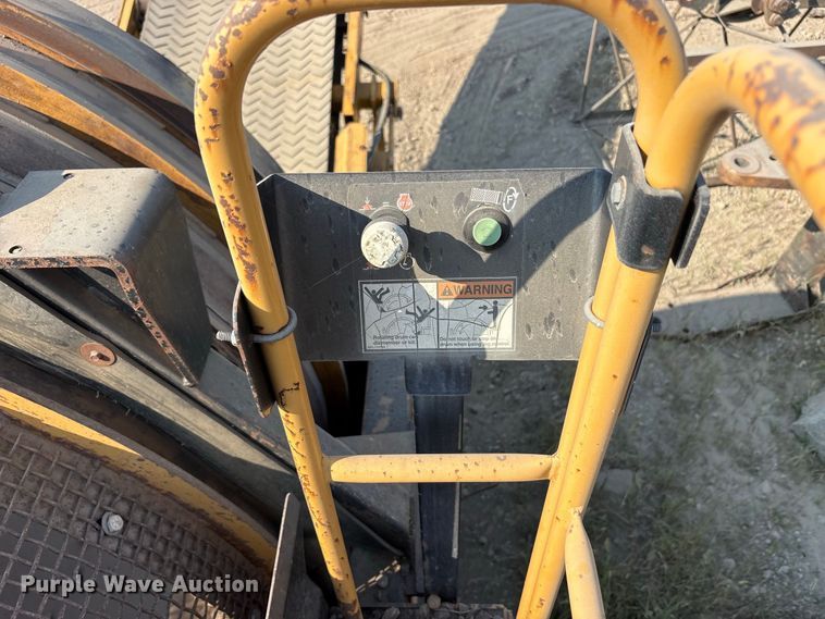 image for item FK2133 2010 Vermeer by Wildcat TR626 trommel screen