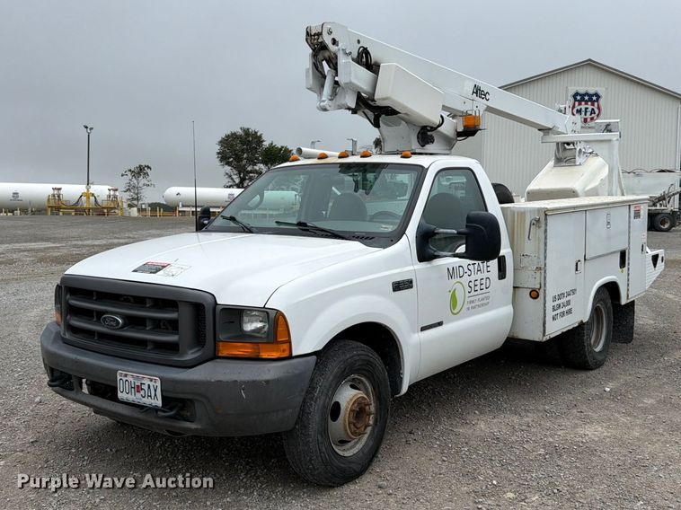 2000 Ford F350 Super Duty XL bucket truck