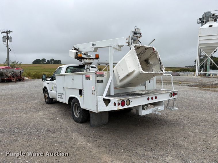 image for item FK3470 2000 Ford F350 Super Duty XL bucket truck