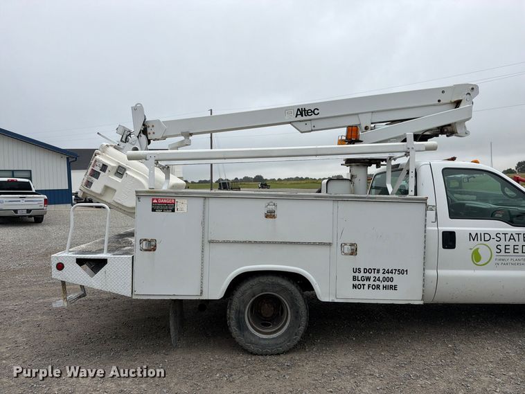 image for item FK3470 2000 Ford F350 Super Duty XL bucket truck