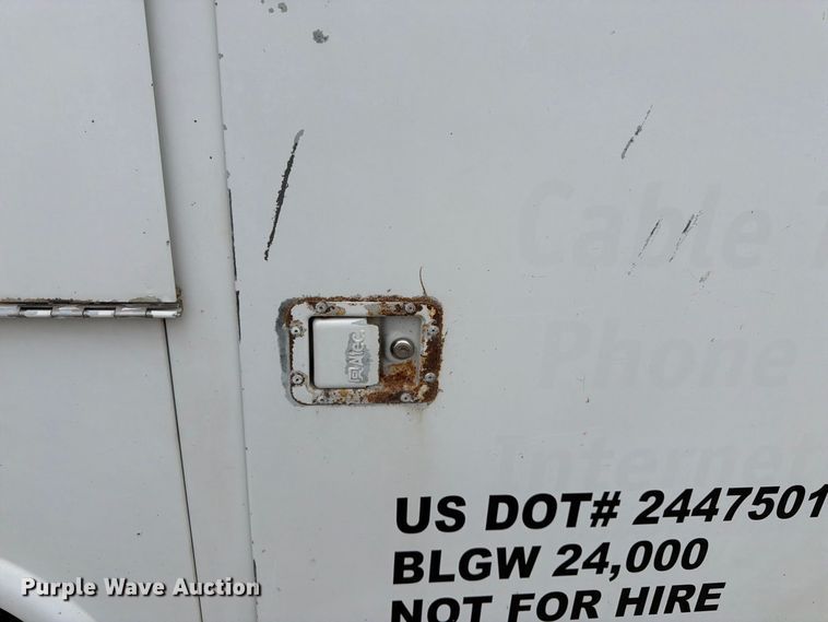 image for item FK3470 2000 Ford F350 Super Duty XL bucket truck